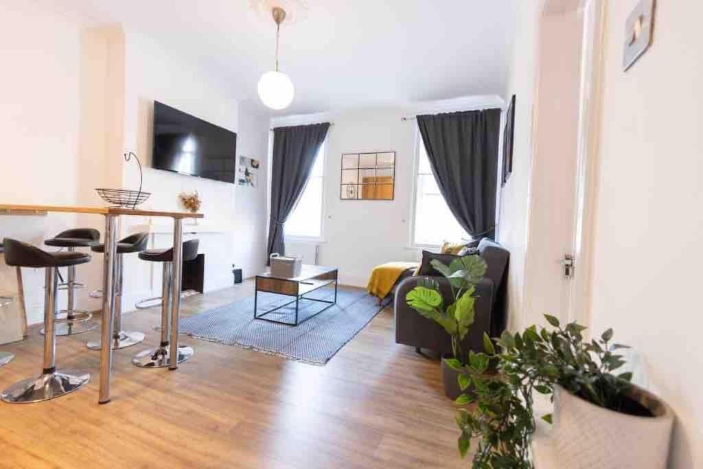 Lovely 2 Bedroom Apartment In Chelsea Sw3 Лондон Экстерьер фото